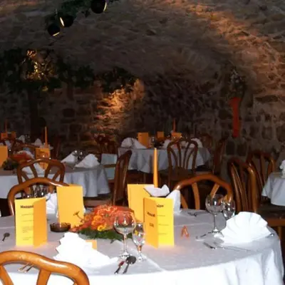 Ein Restaurant oder anderes Speiselokal in der Unterkunft Zum treuen Bartel