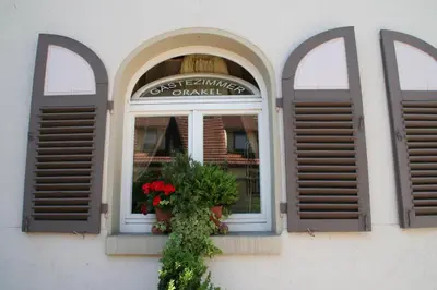 Das Gebäude in dem sich die Pension befindet