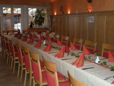Ein Restaurant oder anderes Speiselokal in der Unterkunft Hotel Restaurant Reichsadler