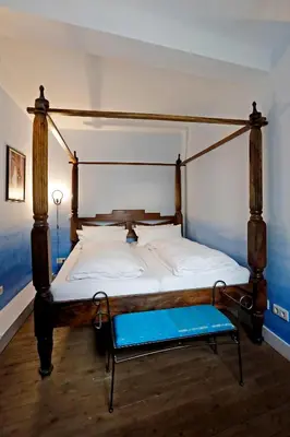 Ein Bett oder Betten in einem Zimmer der Unterkunft WEINreich, Gästezimmer & Weinstube