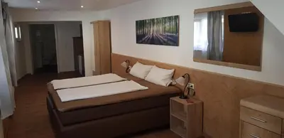 Ein Bett oder Betten in einem Zimmer der Unterkunft Nibelungen - Ferienwohnungen - Worms - Apartments