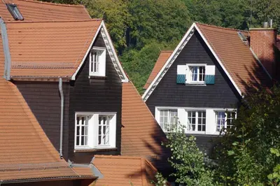 Das Gebäude in dem sich das Ferienhaus befindet