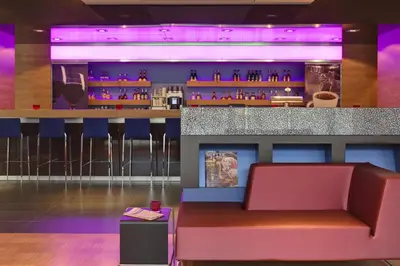 Lounge oder Bar in der Unterkunft IntercityHotel Darmstadt