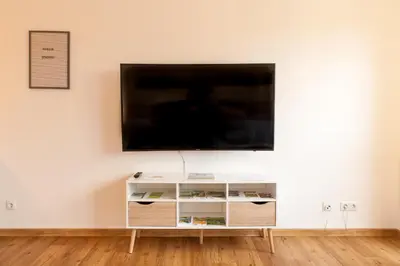 TV/Unterhaltungsangebot in der Unterkunft Modernes Studio im Herzen von Neustadt: PfalzLiebe