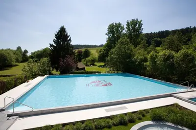Der Swimmingpool an oder in der Nähe von Gästehaus Dorflinde