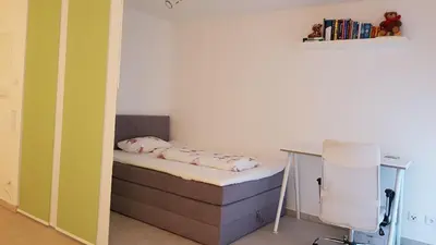 Ein Bett oder Betten in einem Zimmer der Unterkunft Schicke Ferienwohnung Darmstadt Bessungen