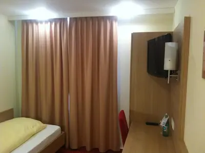 Ein Bett oder Betten in einem Zimmer der Unterkunft Tauberhotel Kette
