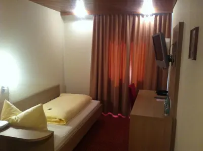 Ein Bett oder Betten in einem Zimmer der Unterkunft Tauberhotel Kette