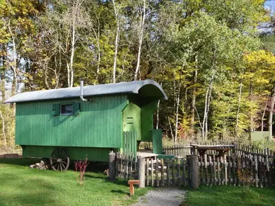 Ein Garten an der Unterkunft Natur-Resort Tripsdrill