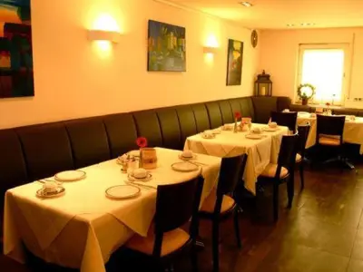 Ein Restaurant oder anderes Speiselokal in der Unterkunft Hotel Sterkel