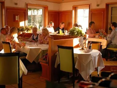 Gäste, die in der Unterkunft Hotel Sterkel übernachten