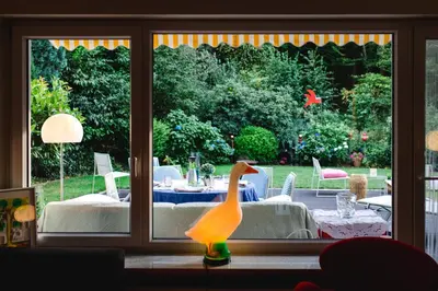 Ein Garten an der Unterkunft Modernes und gemütliches Designerzimmer