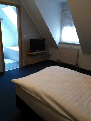 Ein Bett oder Betten in einem Zimmer der Unterkunft Landhaus Hotel Müller