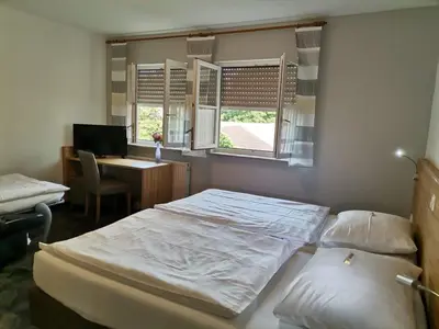 Ein Bett oder Betten in einem Zimmer der Unterkunft Landhaus Hotel Müller