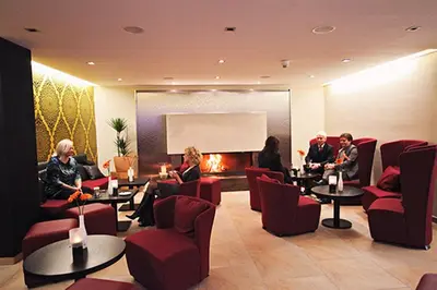 Ein Sitzbereich in der Unterkunft Hotel Palatina 