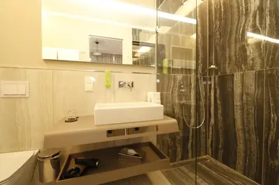Ein Badezimmer in der Unterkunft Amelie No 1 Hotel & Appartements