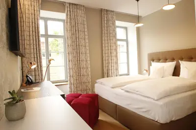 Ein Bett oder Betten in einem Zimmer der Unterkunft Amelie No 1 Hotel & Appartements