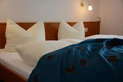Ein Bett oder Betten in einem Zimmer der Unterkunft Hochwald Hotel & Apartment