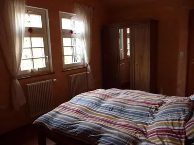 Ein Bett oder Betten in einem Zimmer der Unterkunft Ferienwohnung Böllsteiner Höhe