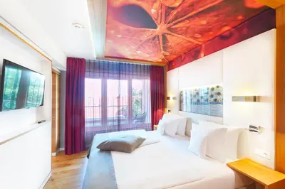 Ein Bett oder Betten in einem Zimmer der Unterkunft Kaisergarten Hotel Deidesheim