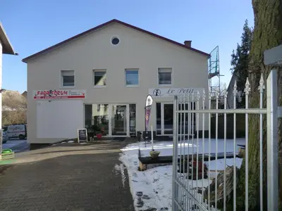 Das Gebäude in dem sich die Ferienwohnung befindet
