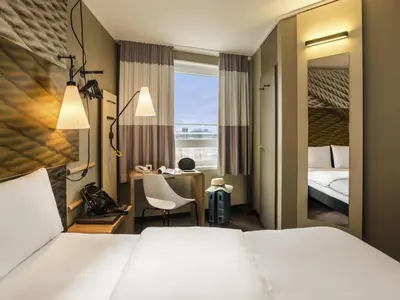 Ein Bett oder Betten in einem Zimmer der Unterkunft ibis Heidelberg Hauptbahnhof