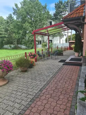 Ein Garten an der Unterkunft Gästehaus Weber
