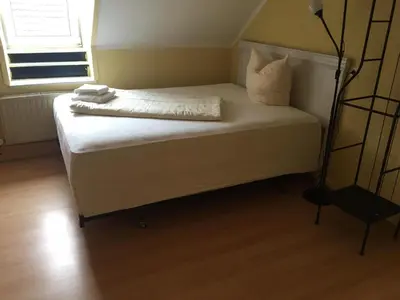 Ein Bett oder Betten in einem Zimmer der Unterkunft Doppelbettzimmer mit Bad