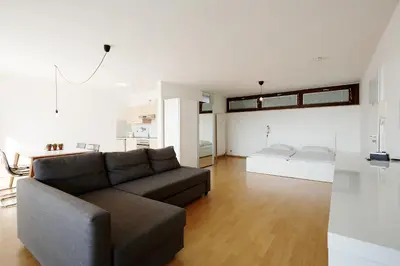 Ein Bett oder Betten in einem Zimmer der Unterkunft Stylisches Penthouse in Karlsruhe -Durlach