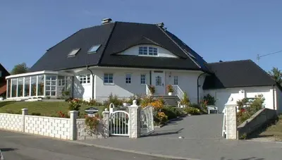 Das Gebäude in dem sich die Ferienwohnung befindet