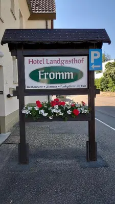 Ein Zertifikat, Auszeichnung, Logo oder anderes Dokument, das in der Unterkunft Hotel Landgasthof Fromm ausgestellt ist