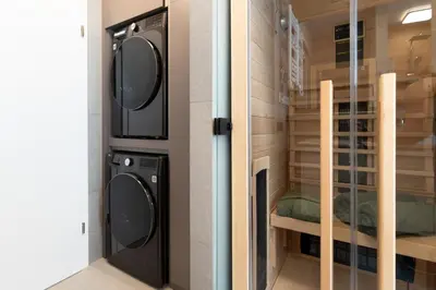 Ein Bett oder Betten in einem Zimmer der Unterkunft HOUSE 756 MAINZ - DESIGN-FERIENHAUS, 4 Schlafzimmer, 3 Bäder, SAUNA & Kamin