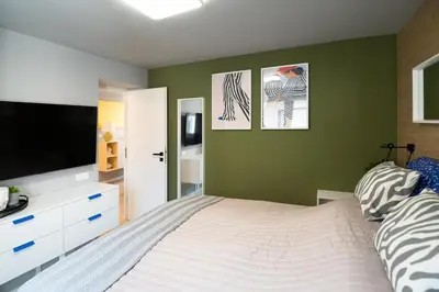 TV/Unterhaltungsangebot in der Unterkunft HOUSE 756 MAINZ - DESIGN-FERIENHAUS, 4 Schlafzimmer, 3 Bäder, SAUNA & Kamin
