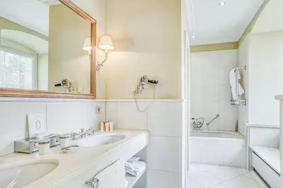 Ein Badezimmer in der Unterkunft Wald & Schlosshotel Friedrichsruhe