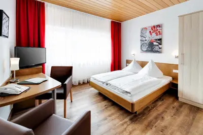Ein Bett oder Betten in einem Zimmer der Unterkunft Hotel Waldparkstube