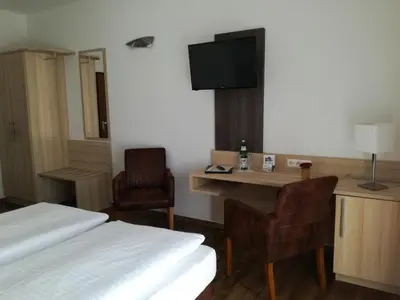 Ein Bett oder Betten in einem Zimmer der Unterkunft Hotel Waldparkstube