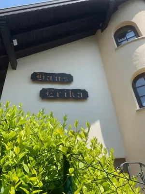 Das Gebäude in dem sich die Pension befindet