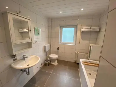 Ein Badezimmer in der Unterkunft Zimmer am Museum