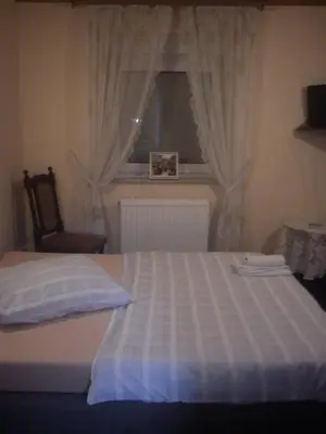 Ein Bett oder Betten in einem Zimmer der Unterkunft Hotel zur Küferschenke