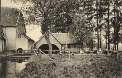 Ein Garten an der Unterkunft Jagdschloss Mönchbruch