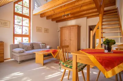 Ein Sitzbereich in der Unterkunft Gästehaus Hellmer