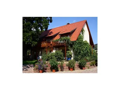 Ein Garten an der Unterkunft Gästehaus Hellmer