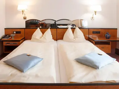 Ein Bett oder Betten in einem Zimmer der Unterkunft Hotel Villa Brenner