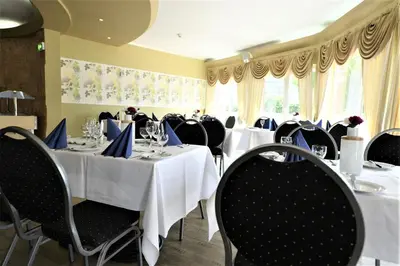 Ein Restaurant oder anderes Speiselokal in der Unterkunft Hotel Best one