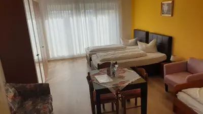 Ein Sitzbereich in der Unterkunft Hotel Arheilger Hof