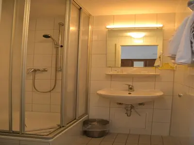 Ein Badezimmer in der Unterkunft The Dubliner Hotel & Irish Pub