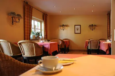 Ein Restaurant oder anderes Speiselokal in der Unterkunft pension Helga