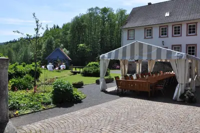 Ein Garten an der Unterkunft Landgasthof Geiersmühle