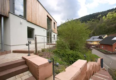 Ein allgemeiner Bergblick oder ein Berglick von des Ferienhauses aus