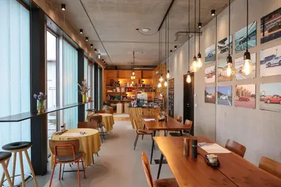 Ein Restaurant oder anderes Speiselokal in der Unterkunft elferrooms Hotel